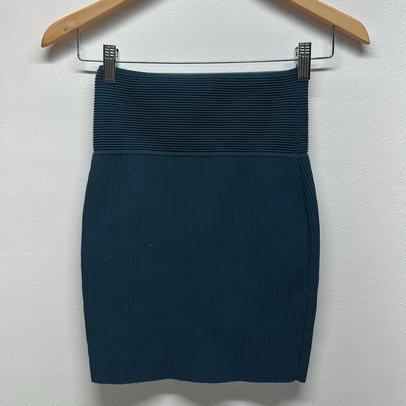 Babaton Sculpt Knit Mini Skirt Ribbed Stretch Pull On Herbage Green Size S Small - Picture 6 of 9